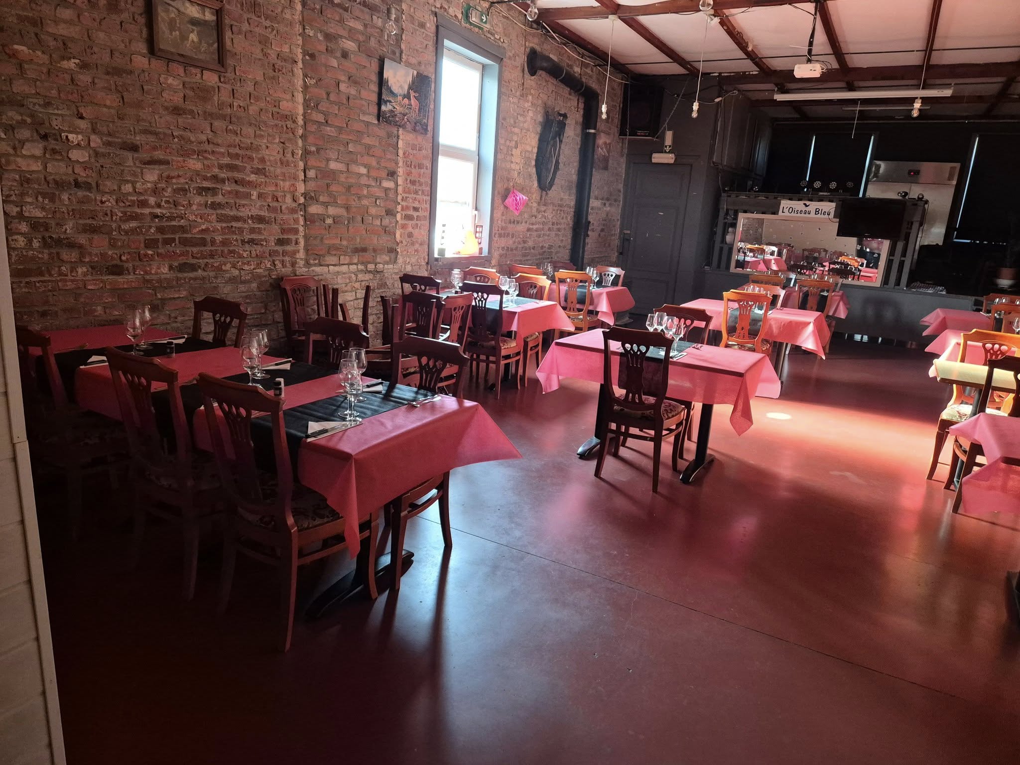 L'Oiseau Bleu service traiteur disposant d'une salle